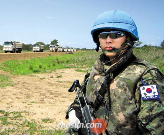 日报》网站报道,联合国南苏丹共和国特派团一员的韩国维和部队&mdash