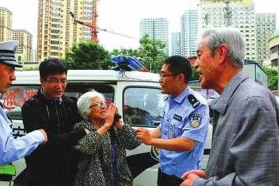 兰州83岁老太走失 交警帮忙找到家人 · 失踪人口档案