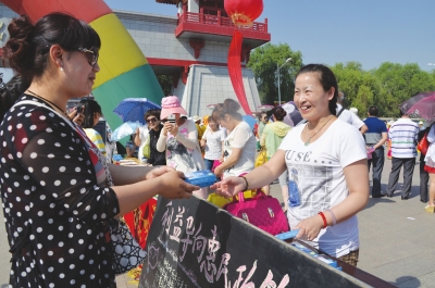 甘肃兰州市总人口_五十年代兰州,建设中的西固工业区(3)