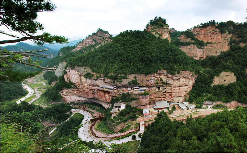 图为甘肃庄浪云崖寺景区