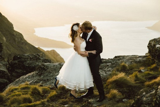 美哭了!新西兰摄影师拍唯美雪山婚纱照(组图)