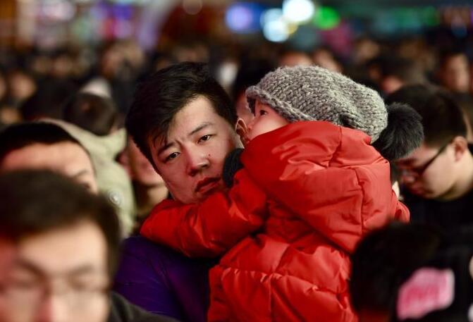 春运迎节前客流最高峰 北京西站发送旅客逾24万人次