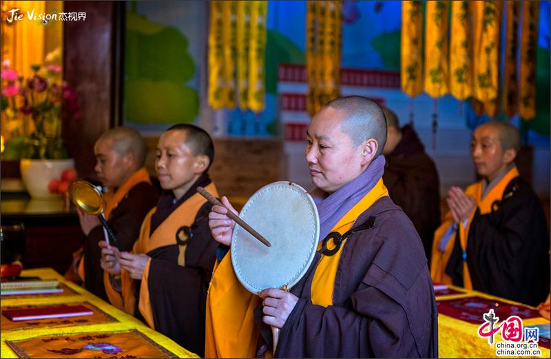 现实中的比丘尼 清净如隔世的峨眉山圣水禅院