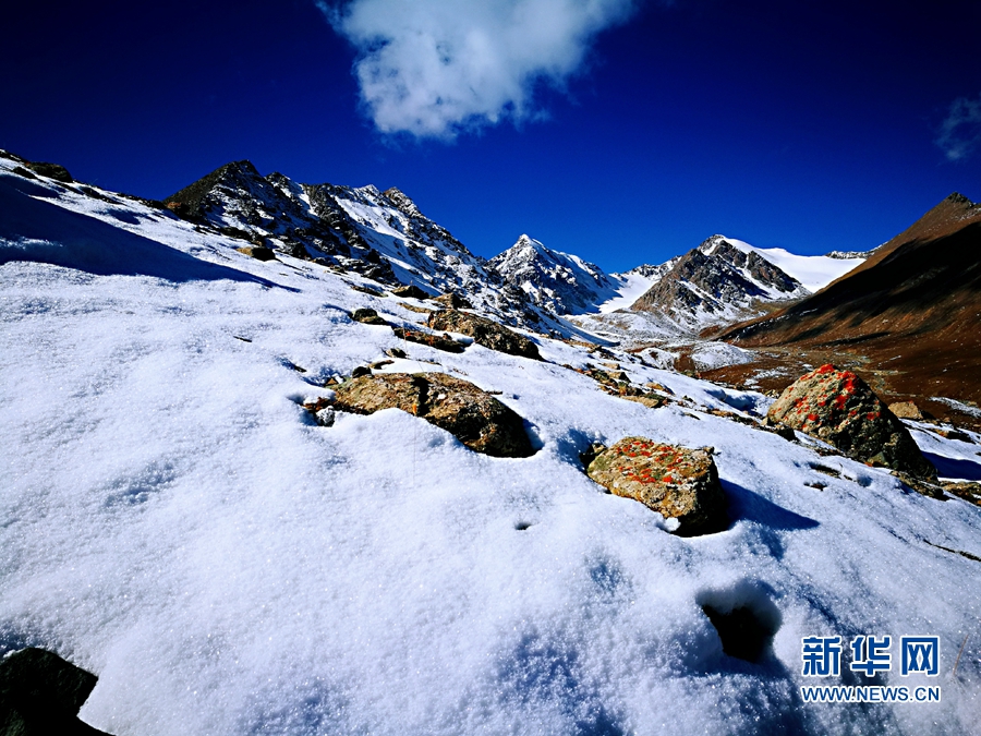 甘肃肃南:巴尔斯雪山风光如画