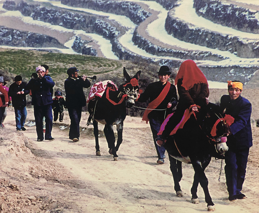 1992年,定西市渭源县山区农村迎娶新娘.