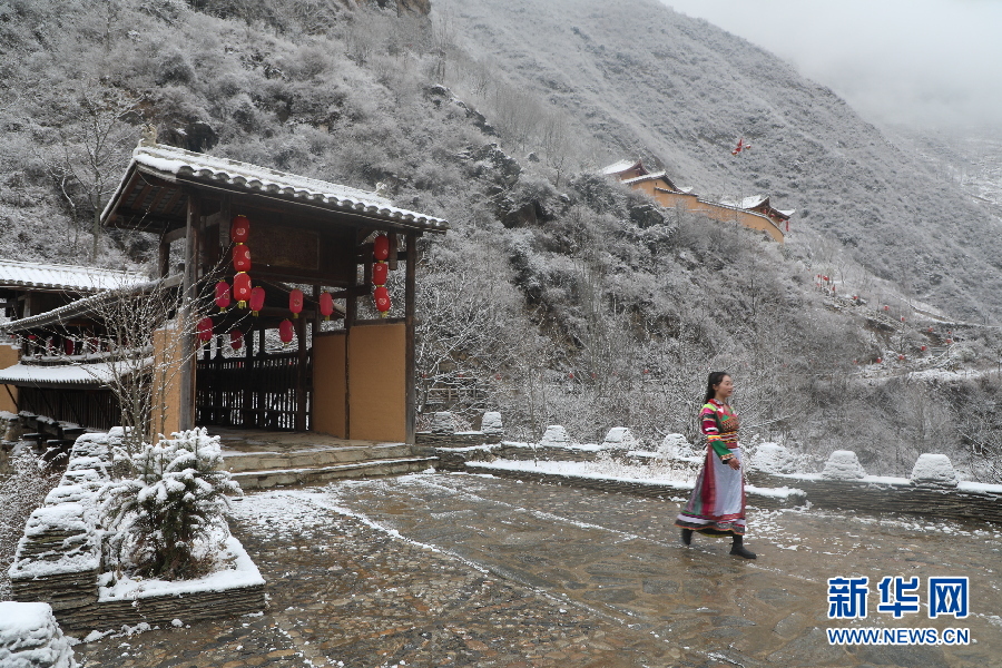 甘肃文县:白马山寨落雪如画