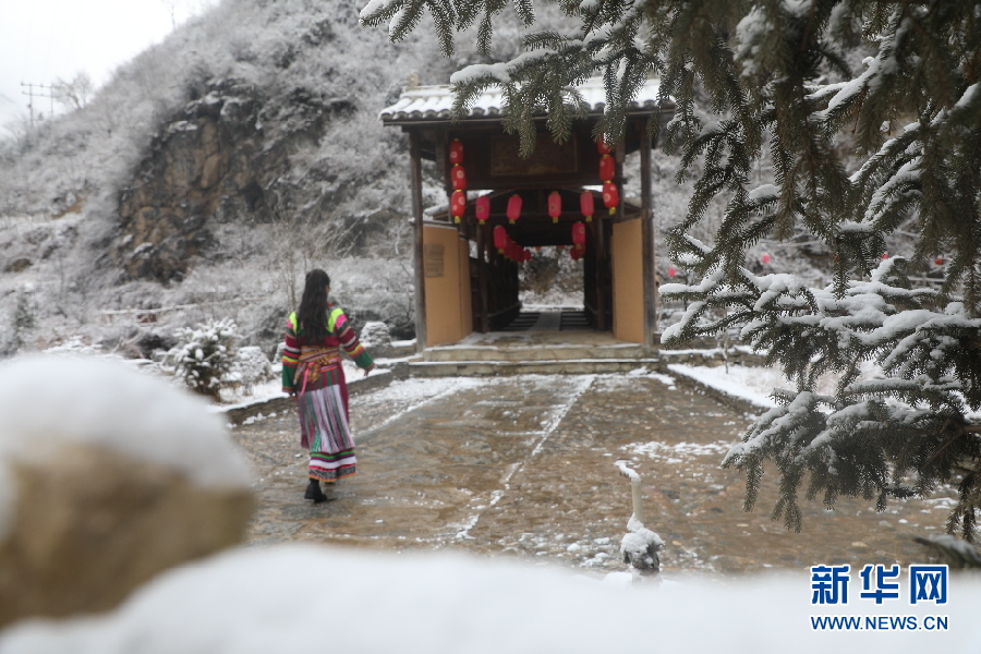 甘肃文县:白马山寨落雪如画