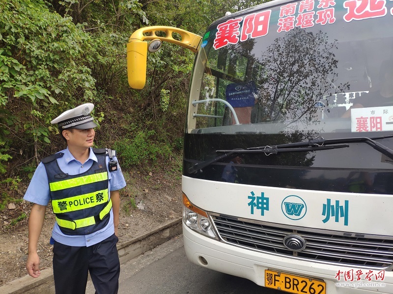 追记牺牲在抗击疫情一线的湖北省南漳县公安局交警大队民警郑勇