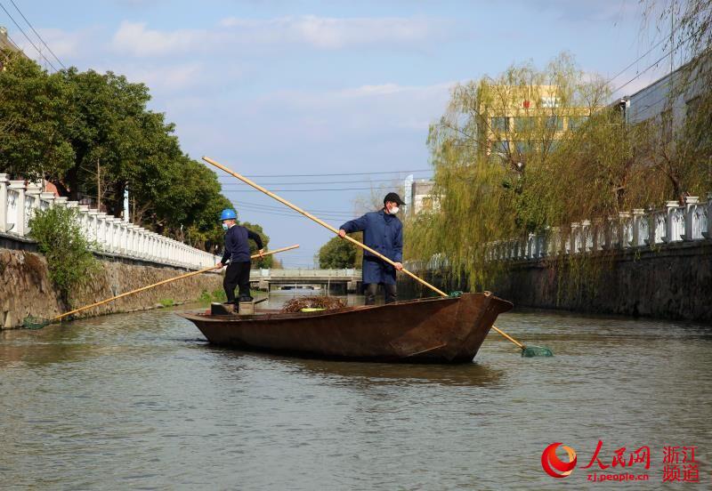 台州横街：防疫治水两不误