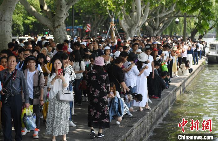 2019年“五一”期间的杭州西湖景区 王刚 摄