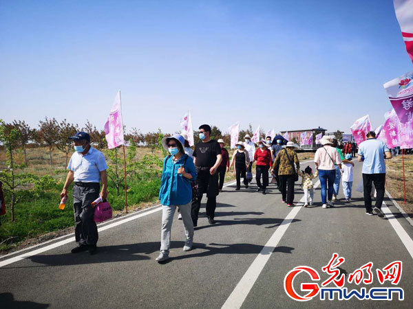 昔日荒山垃圾场 今日万亩生态园