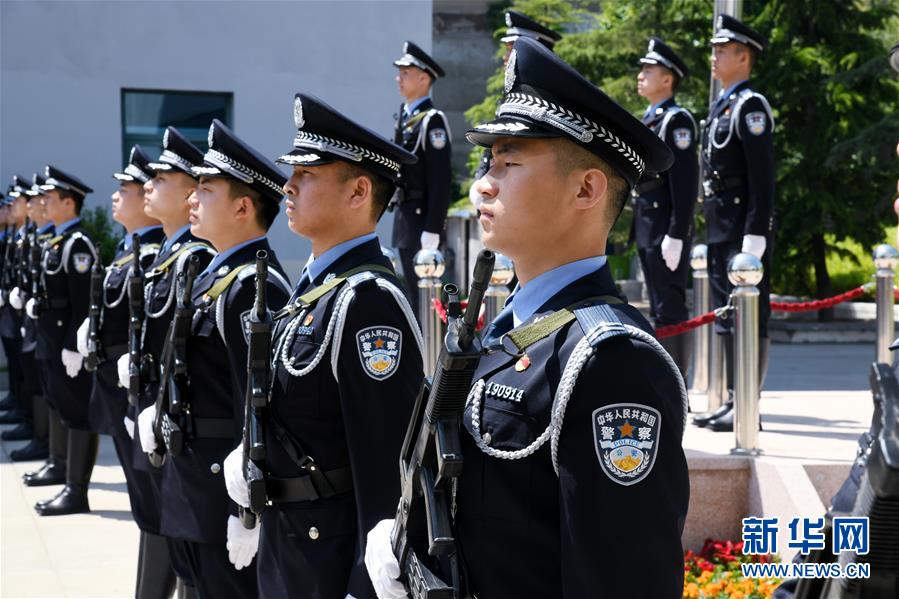 （法治）（2）青岛：海岸警察支队揭牌成立