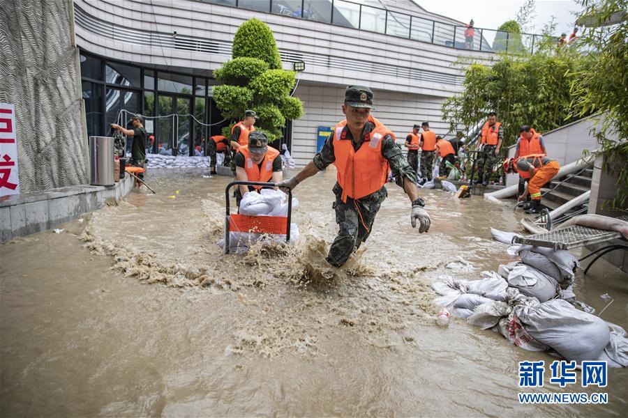 （防汛抗洪·图文互动）（4）筑起防大汛的坚强防线——重庆防御长江、嘉陵江过境洪峰现场记录