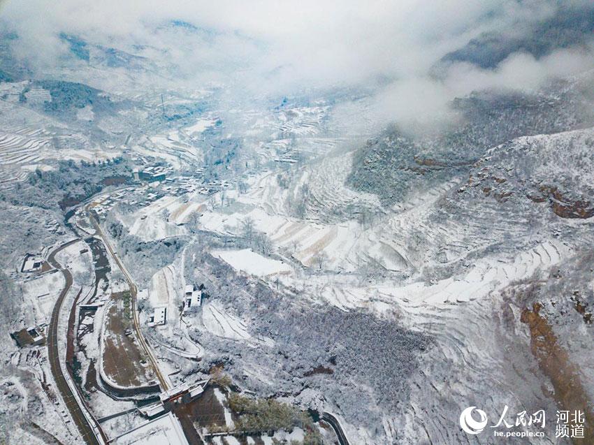 河北省邢台市云梦山银装素裹，美如水墨山水画。 燕立涛摄