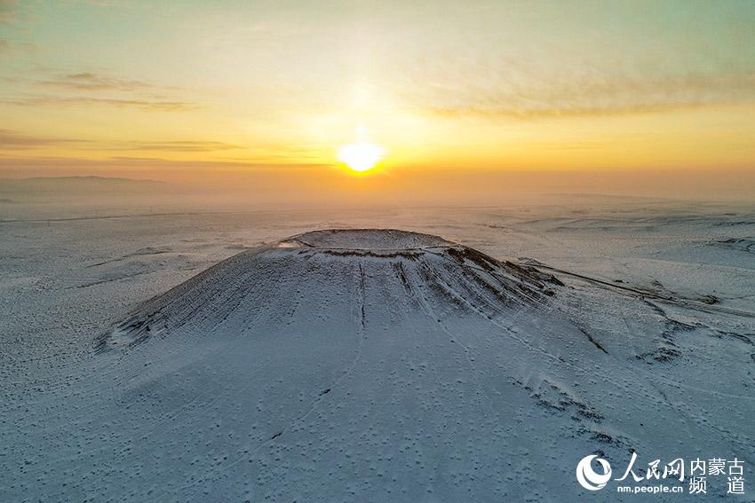 乌兰哈达火山群3号火山景色（无人机照片）。