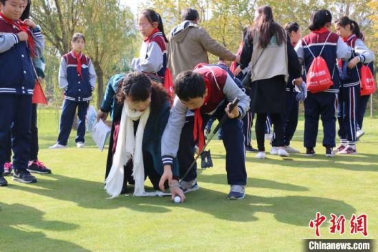 图为兰州市城关区一小学开展研学旅行活动。(资料图) 刘玉桃 摄