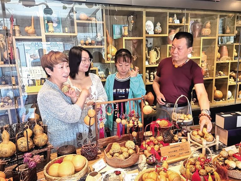 阮氏葫芦艺术馆被授予甘肃省工艺美术产业基地