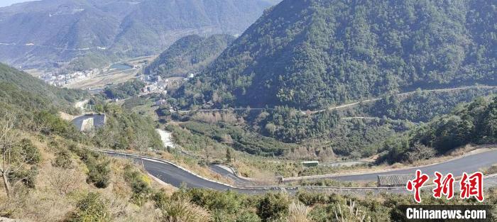 刚刚修好的通往景山村的盘山公路。　常安镇 供图