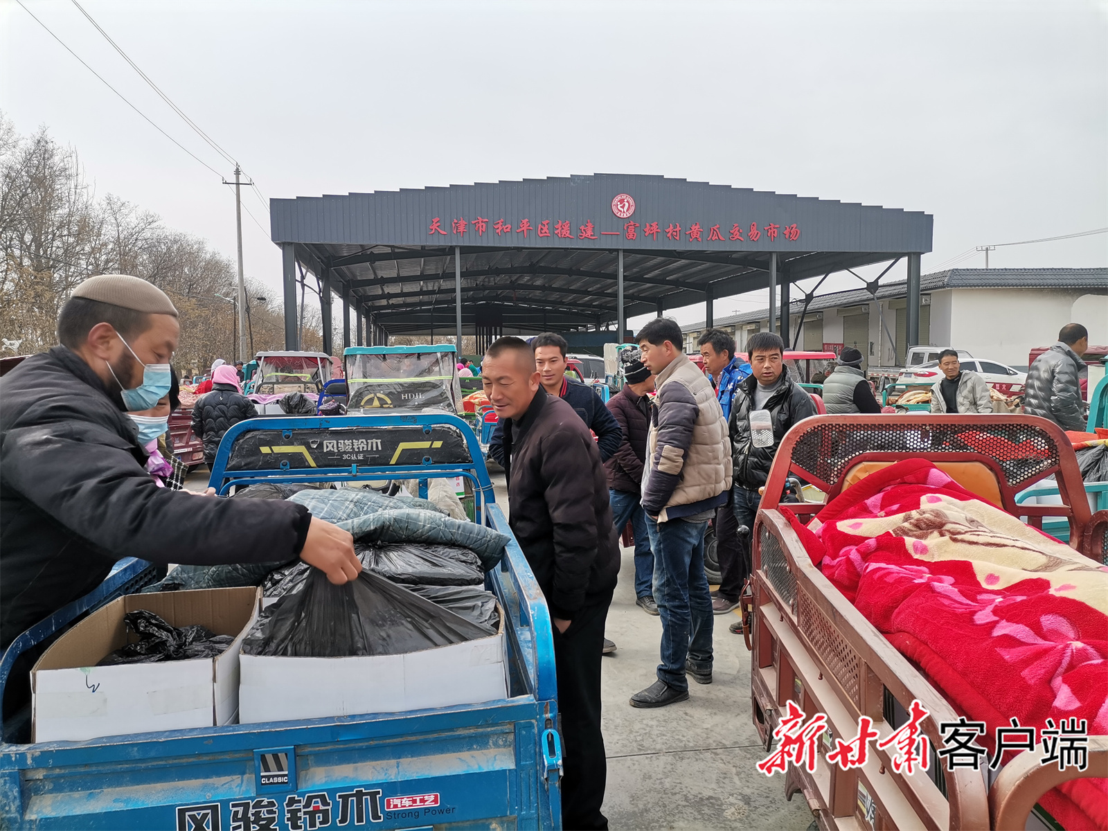 天津市帮扶靖远县北湾镇富坪村建立了蔬菜交易市场。记者王朝霞.jpg