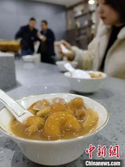 图为酒泉美食“糊锅”。　殷春永 摄