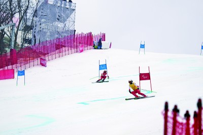 高山滑雪，巾帼展风采