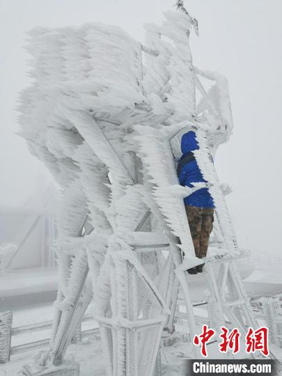 【十年@每一个奋斗的你】长白山风云“瞭望者”：把最好的年华留在雨雪中