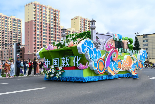 延边朝鲜族自治州敦化市花车。中国吉林网供图  华龙网发