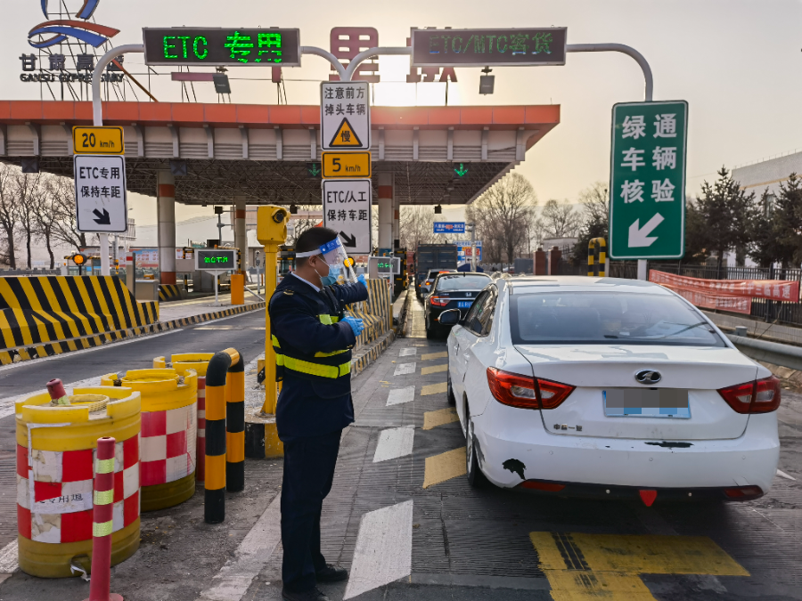 甘肃交通充分发挥“一路多方”联勤联动机制 服务过往司乘人员