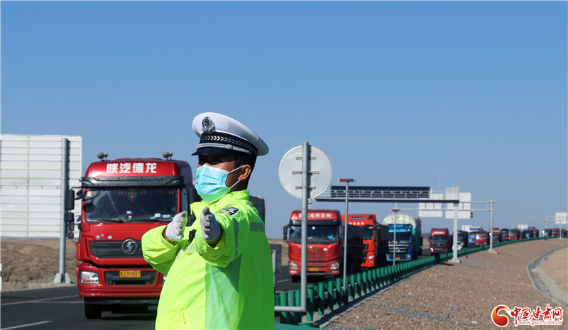 警察节特刊丨马鬃山高速交警：用脚步丈量责任田 用警灯照亮平安路