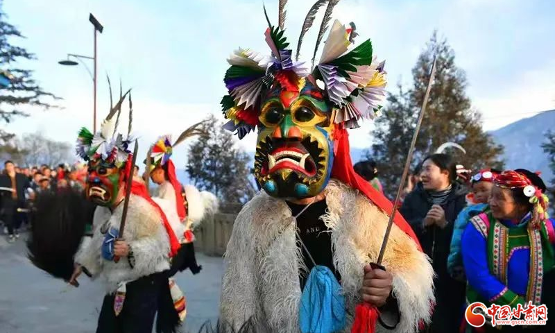 【网络中国节·春节】陇南文县：白马人的年从腊八“街火”开始