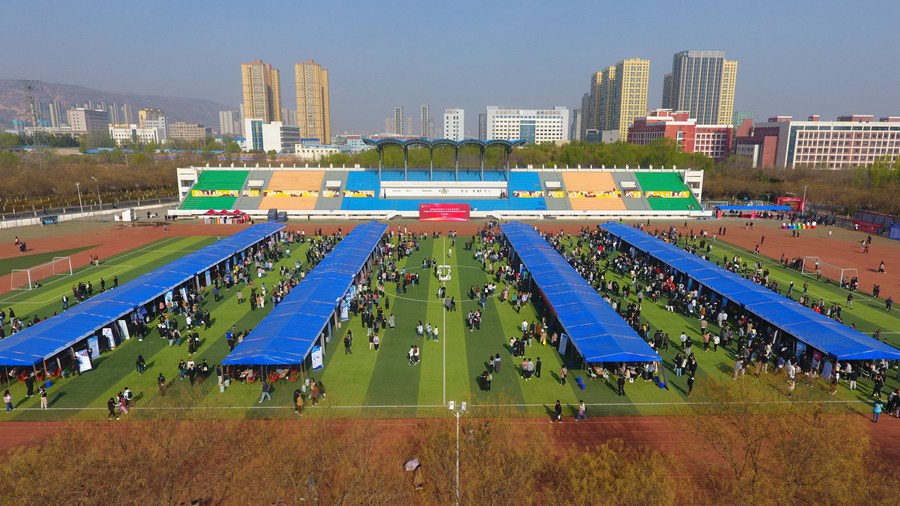 双选会现场。兰州理工大学供图