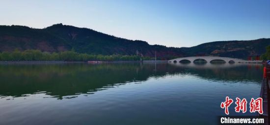 图为平凉市崇信县龙泉寺景区一景。(资料图) 魏建军 摄