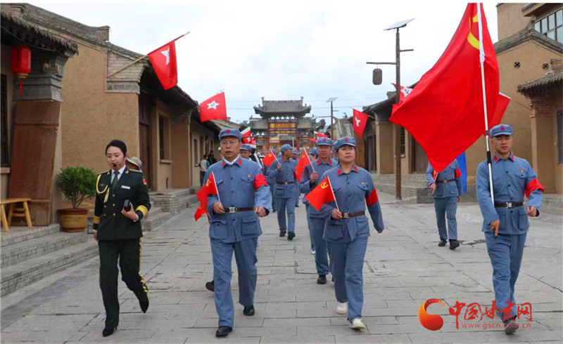 方大炭素党员干部代表赴哈达铺开展党纪学习教育