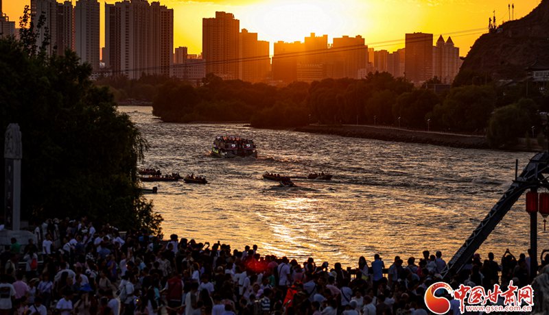 【陇拍客】乘游船 赏夜景 兰州黄河人气火爆