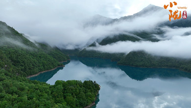 文县天池：烟雨蒙蒙 美景如画