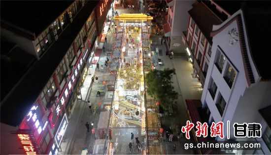 航拍武威凉州区星光夜市。(资料图)高莹 摄