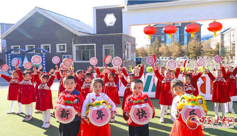 萌娃喜迎新年