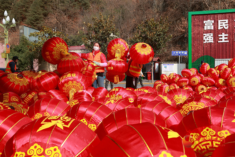 【新春走基层】康县：挂灯笼 年味浓