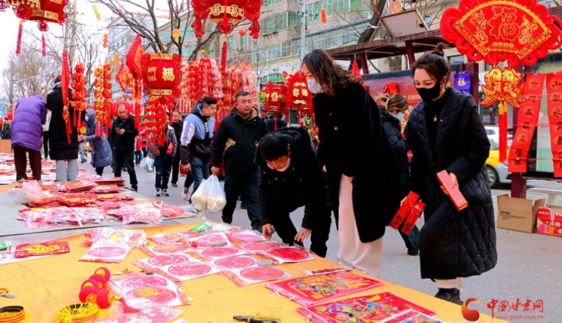 新春走基层|礼县：年货市场热闹非凡