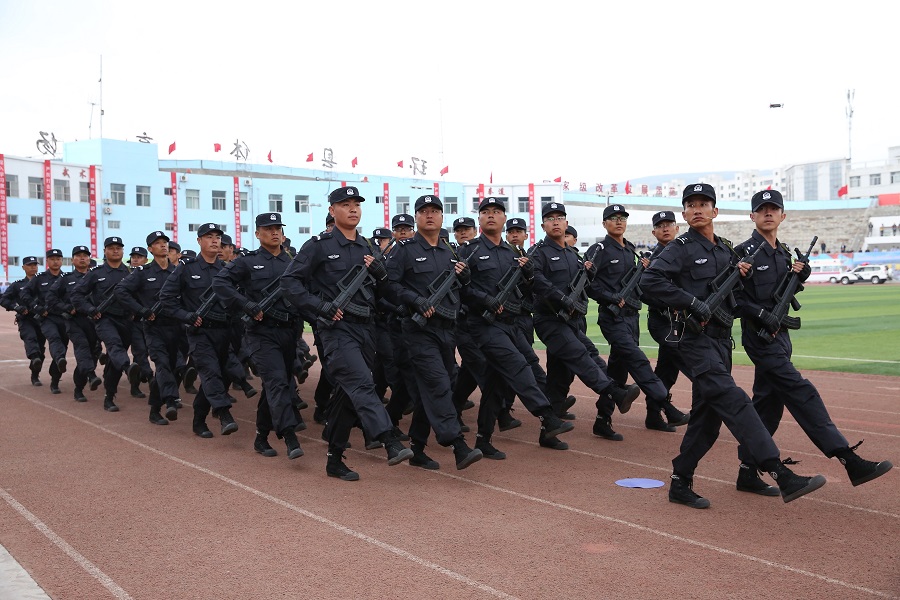 特警方队训练(4月16日拍摄)