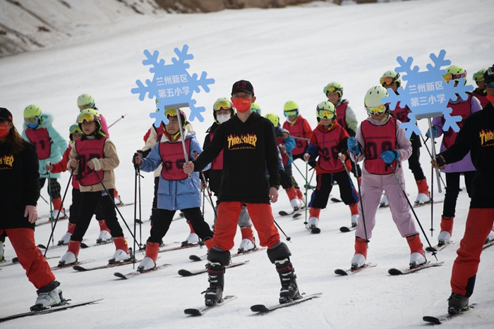 兰州新区快速推动冰雪运动进校园改革实验区走深走实