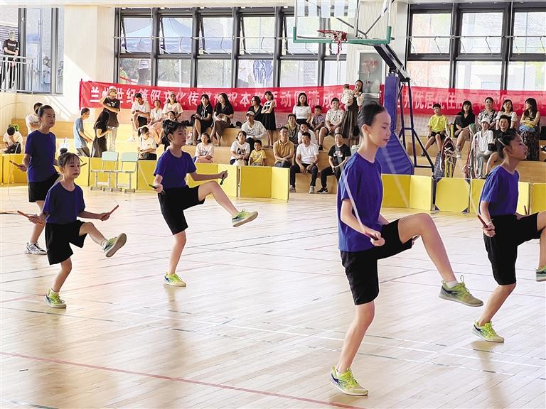 跳绳比赛选拔赛在兰州东郊学校举行,来自我市13所学校的200多名运动员